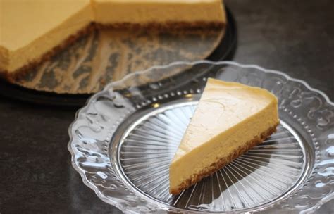 Ilustrácia bezlepkového citrónového cheesecaku