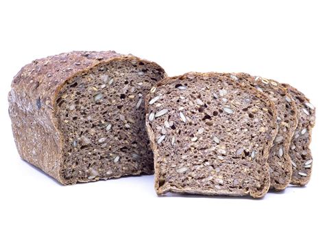 Fotografia hotového tmavého bezlepkového chleba