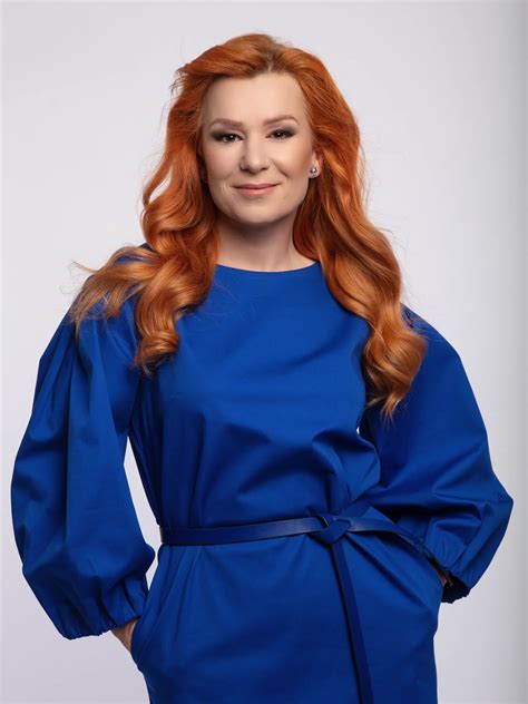 Helena Krajčiová s deťmi na sánkovačke