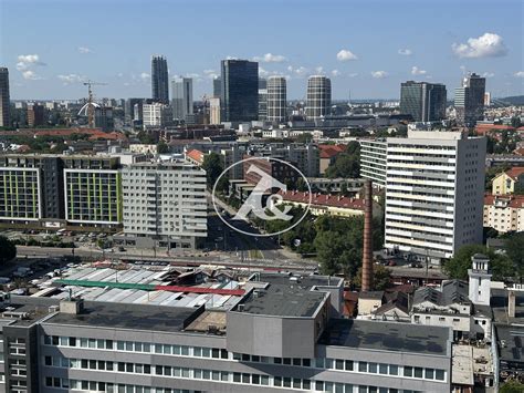 Panoramatický výhľad na Bratislavu z nového bydliska Heleny Krajčiovej